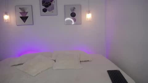 selene_rouse_ online show from 10/28/25, 04:49