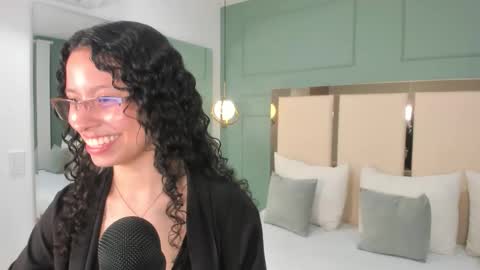 Snapshot of selene_rousse chatting on 09/16/25, 03:07 Selene Rousse online show from 09/16/25, 03:07