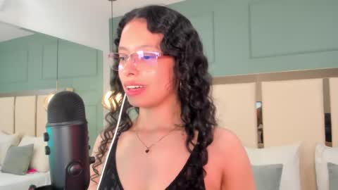Snapshot of selene_rousse chatting on 09/25/25, 03:10 Selene Rousse online show from 09/25/25, 03:10