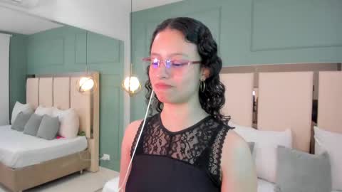 Snapshot of selene_rousse chatting on 09/27/25, 03:11 Selene Rousse online show from 09/27/25, 03:11