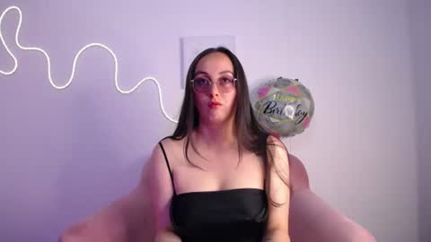 Snapshot of selene_swee chatting on 06/18/26, 08:35 selene_swee online show from 06/18/26, 08:35