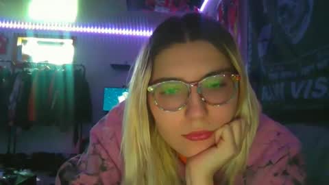 Snapshot of selenebaby chatting on 02/05/25, 08:57 Selene online show from 02/05/25, 08:57