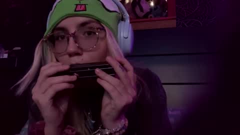 Snapshot of selenebaby chatting on 02/15/25, 07:39 Selene online show from 02/15/25, 07:39