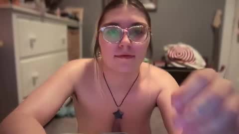 Snapshot of selenebaby chatting on 03/10/25, 01:12 Selene online show from 03/10/25, 01:12