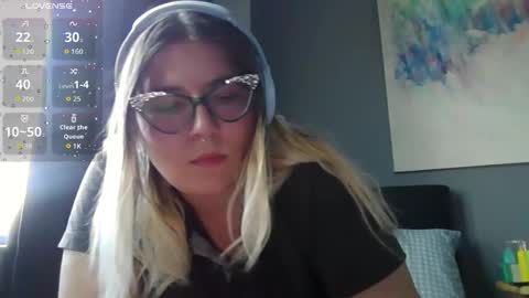 Snapshot of selenebaby chatting on 10/18/25, 06:41 Selene online show from 10/18/25, 06:41