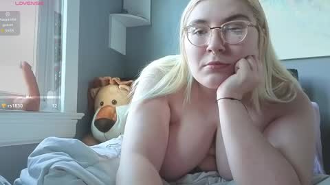 Snapshot of selenebaby chatting on 04/19/26, 10:56 Selene online show from 04/19/26, 10:56