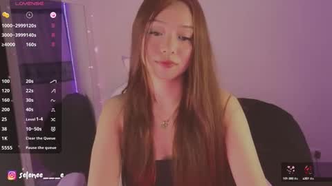 Snapshot of selenee___e chatting on 02/28/25, 04:54 selene online show from 02/28/25, 04:54