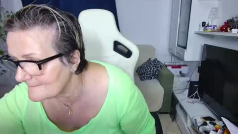 Selenna online show from 04/05/26, 05:21