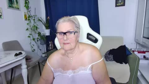 Selenna online show from 04/10/26, 05:28