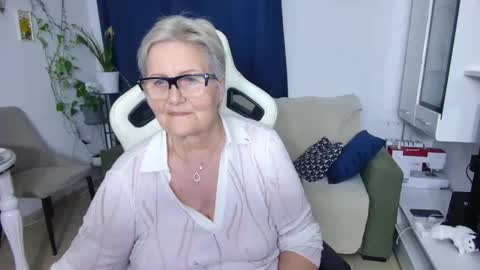 Selenna online show from 04/15/26, 07:58