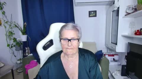 Selenna online show from 04/18/26, 07:07