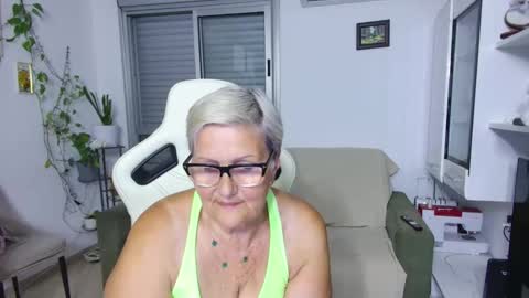 Snapshot of selenna57 chatting on 06/04/26, 05:30 Selenna online show from 06/04/26, 05:30