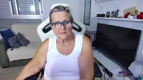 Snapshot of selenna57 chatting on 06/25/26, 05:17 Selenna online show from 06/25/26, 05:17
