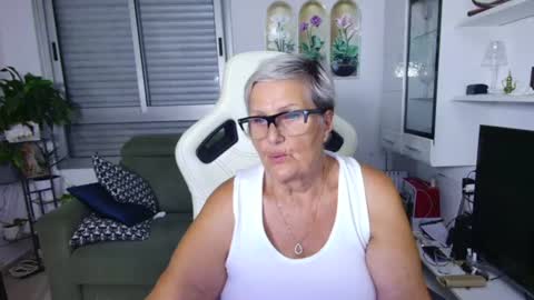 Snapshot of selenna57 chatting on 07/21/26, 06:10 Selenna online show from 07/21/26, 06:10