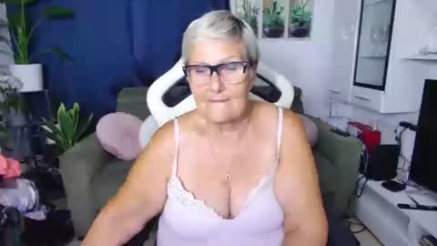 Snapshot of selenna57 chatting on 08/02/26, 06:06 Selenna online show from 08/02/26, 06:06