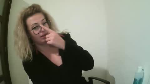 Selenna online show from 09/27/25, 05:18