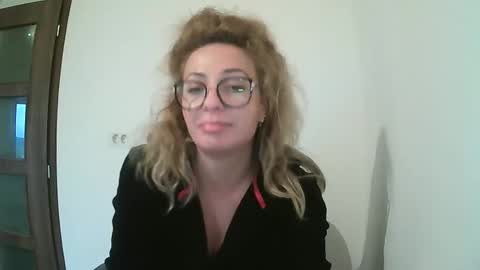 Selenna online show from 10/01/25, 01:50