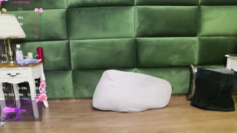 Selen online show from 10/26/25, 08:04