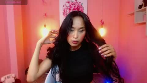 Snapshot of seleny_fitness chatting on 07/28/26, 12:23 Mayte online show from 07/28/26, 12:23