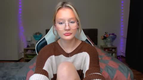 Snapshot of selfharm777 chatting on 10/08/25, 07:22 Simon and Alice online show from 10/08/25, 07:22