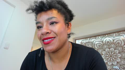 Snapshot of selket_ chatting on 01/06/25, 02:14 Selket online show from 01/06/25, 02:14