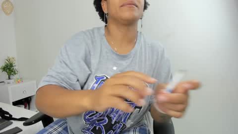 Snapshot of selket_ chatting on 01/18/25, 11:00 Selket online show from 01/18/25, 11:00