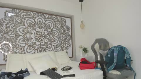 Snapshot of selket_ chatting on 01/24/25, 11:04 Selket online show from 01/24/25, 11:04