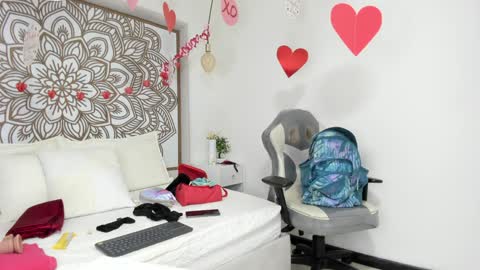 Snapshot of selket_ chatting on 02/05/25, 11:02 Selket online show from 02/05/25, 11:02