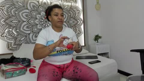 Snapshot of selket_ chatting on 11/08/25, 11:43 Selket online show from 11/08/25, 11:43