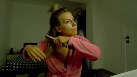 sellena_angel online show from 04/25/26, 06:38