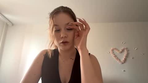 Lily online show from 06/27/26, 08:08