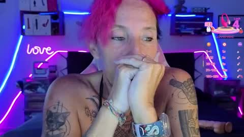 Snapshot of selvaggia_del_caribe chatting on 10/06/25, 04:15 Selvaggia Del Caribe online show from 10/06/25, 04:15