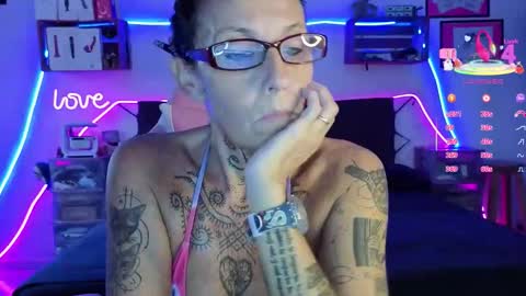 Snapshot of selvaggia_del_caribe chatting on 10/22/25, 04:51 Selvaggia Del Caribe online show from 10/22/25, 04:51