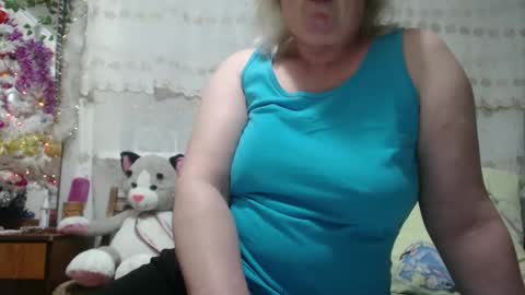 Snapshot of seniorita333 chatting on 12/09/24, 11:47 Lenna online show from 12/09/24, 11:47