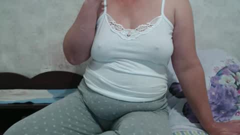 Snapshot of seniorita333 chatting on 10/15/25, 05:51 Lenna online show from 10/15/25, 05:51