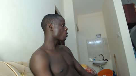 Snapshot of sensation_2 chatting on 09/21/25, 01:29 Charles online show from 09/21/25, 01:29