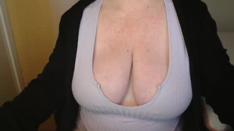 Snapshot of sensual_cris chatting on 05/18/26, 08:09 CRIS online show from 05/18/26, 08:09