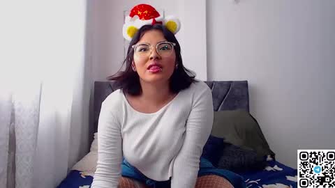 Camille and sophie online show from 12/24/24, 08:16