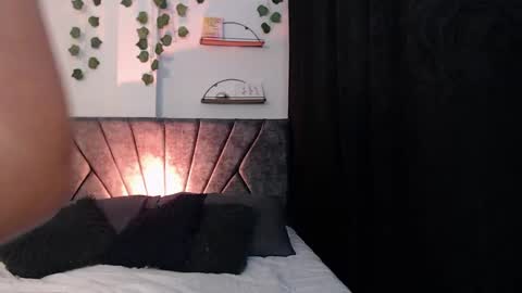 Camille and sophie online show from 02/18/25, 04:26