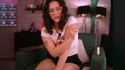 Snapshot of sensual_jassmine chatting on 06/16/26, 05:04 Jasmine online show from 06/16/26, 05:04
