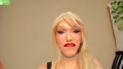 Mia online show from 10/22/25, 01:06