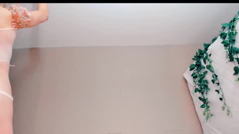 Mia online show from 02/27/26, 10:54