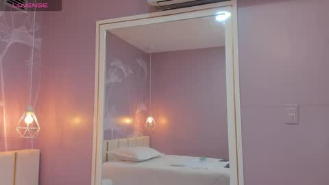 Sophie     online show from 09/19/25, 11:33