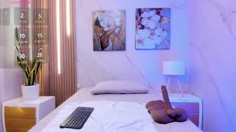 Snapshot of sensual_sophie_ chatting on 07/11/26, 11:13 Sophie online show from 07/11/26, 11:13