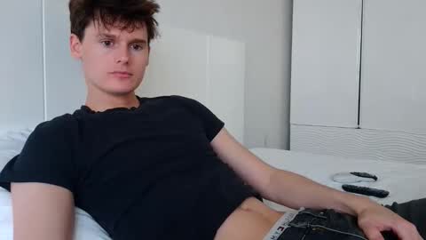 Snapshot of sensualalien chatting on 04/07/26, 10:09 Cam online show from 04/07/26, 10:09