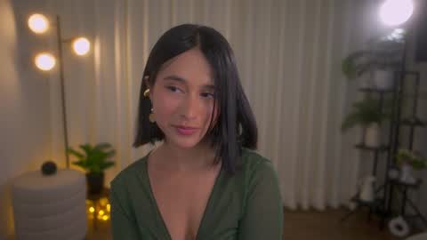 Snapshot of sensualcherry_ chatting on 01/05/25, 01:35 Maria- OF sensual bee online show from 01/05/25, 01:35