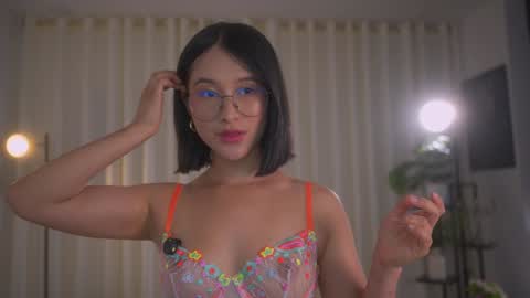 Snapshot of sensualcherry_ chatting on 01/09/25, 02:11 Maria- OF sensual bee online show from 01/09/25, 02:11