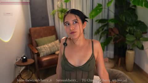 Maria- OF sensual bee online show from 03/09/26, 12:47