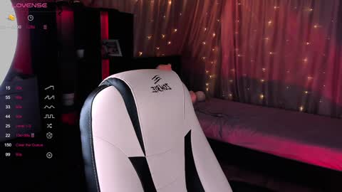 Kiki online show from 02/08/25, 06:33