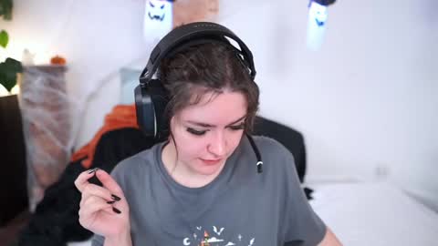 SeraReads online show from 10/28/25, 02:09